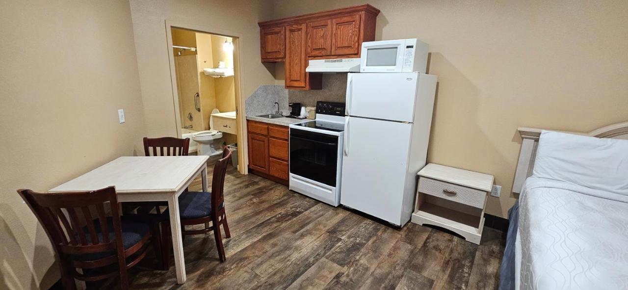 Rusk Weston Inn & Suites מראה חיצוני תמונה