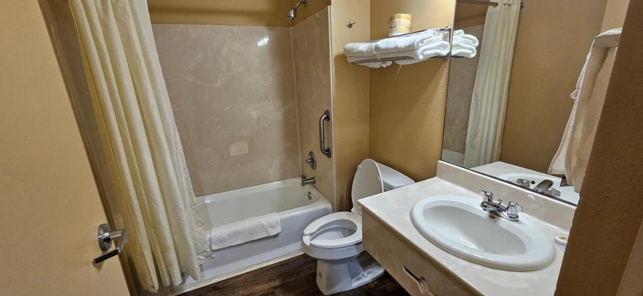 Rusk Weston Inn & Suites מראה חיצוני תמונה