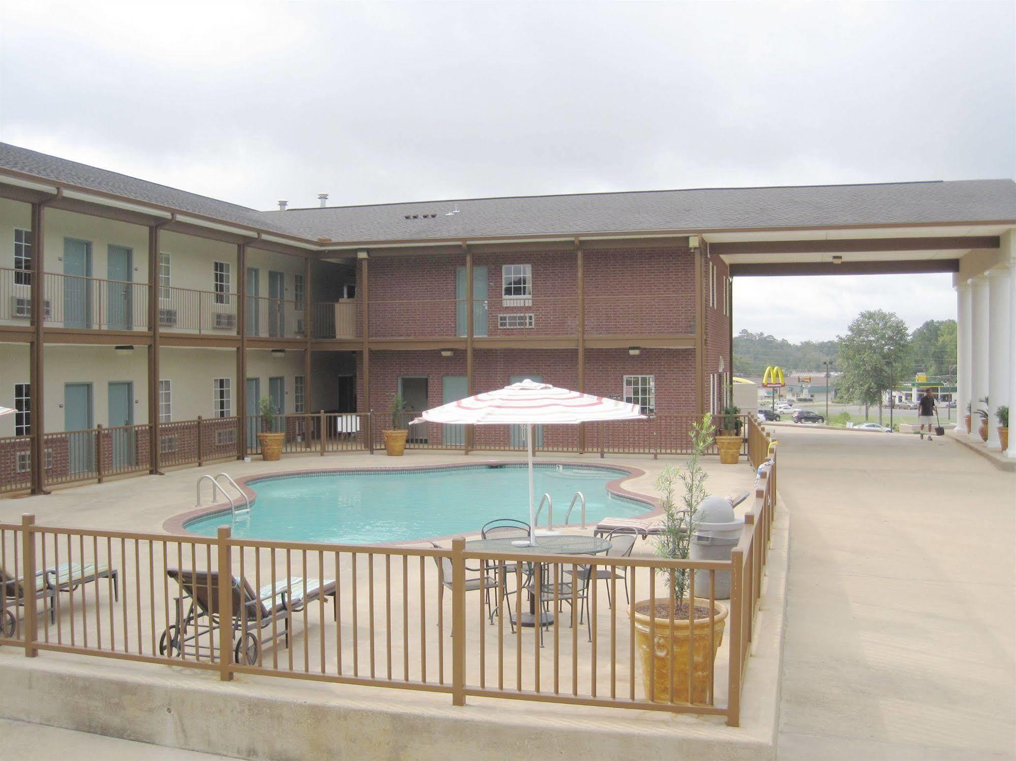 Rusk Weston Inn & Suites מראה חיצוני תמונה