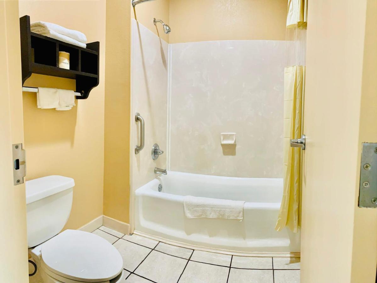 Rusk Weston Inn & Suites מראה חיצוני תמונה