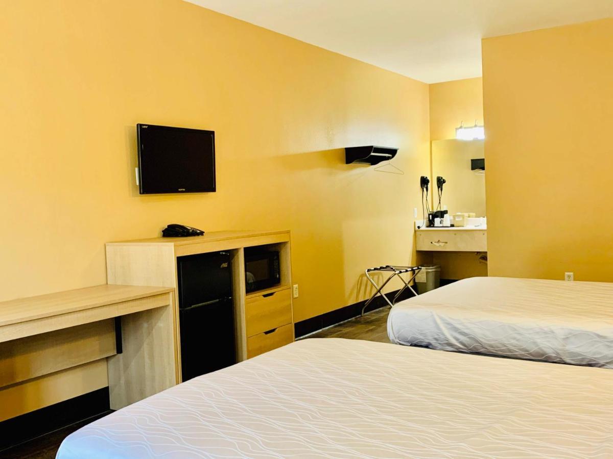 Rusk Weston Inn & Suites מראה חיצוני תמונה