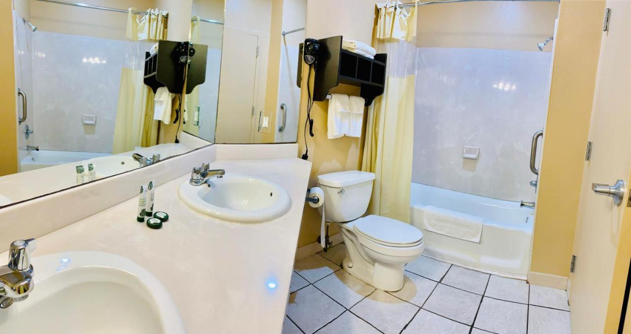 Rusk Weston Inn & Suites מראה חיצוני תמונה