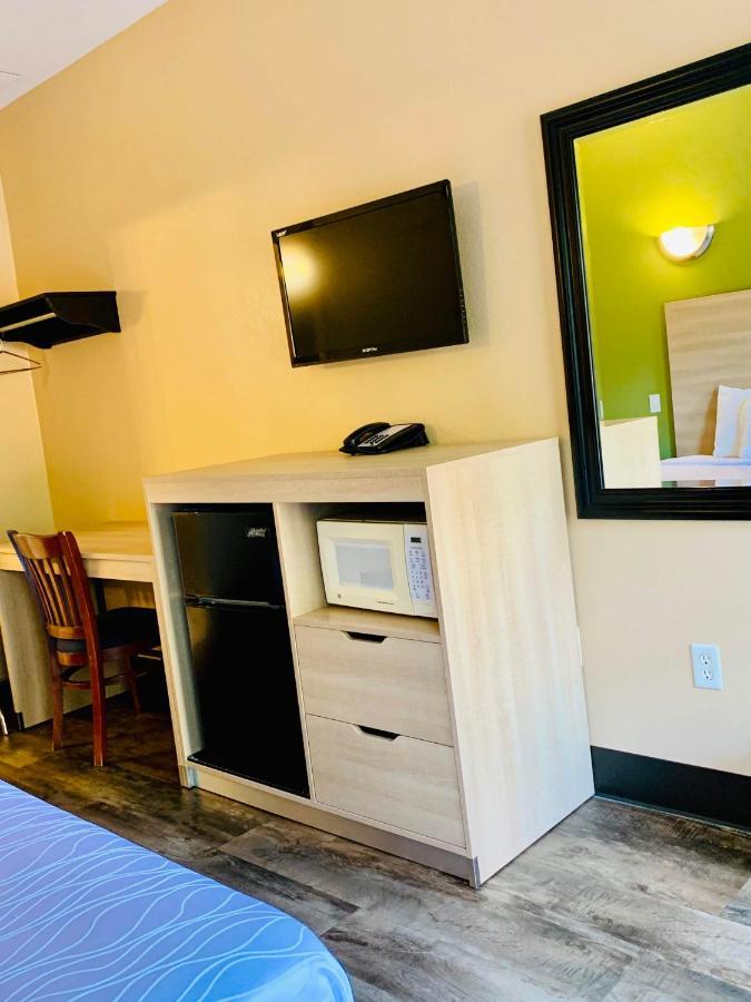 Rusk Weston Inn & Suites מראה חיצוני תמונה