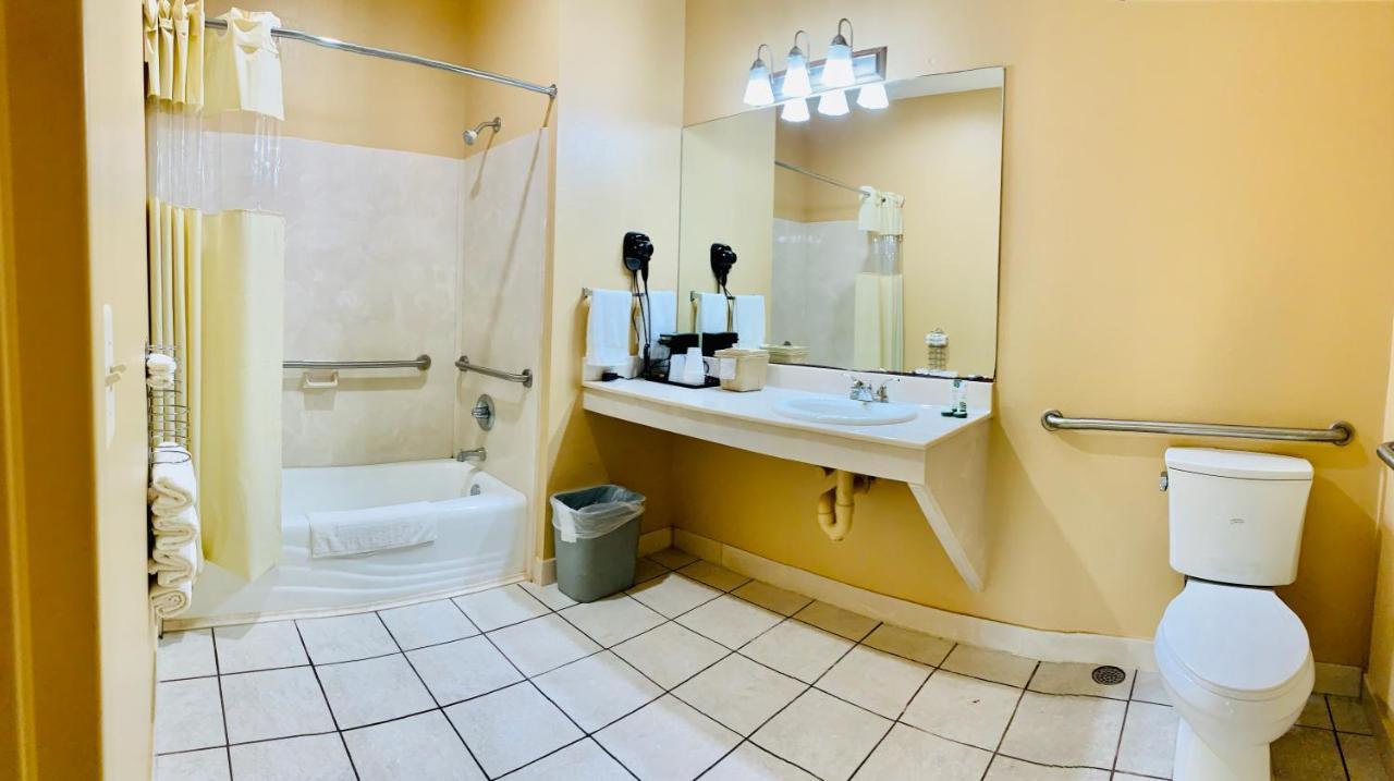 Rusk Weston Inn & Suites מראה חיצוני תמונה