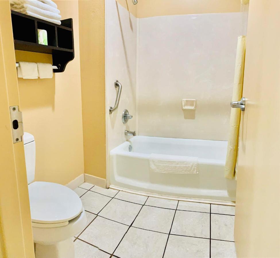Rusk Weston Inn & Suites מראה חיצוני תמונה