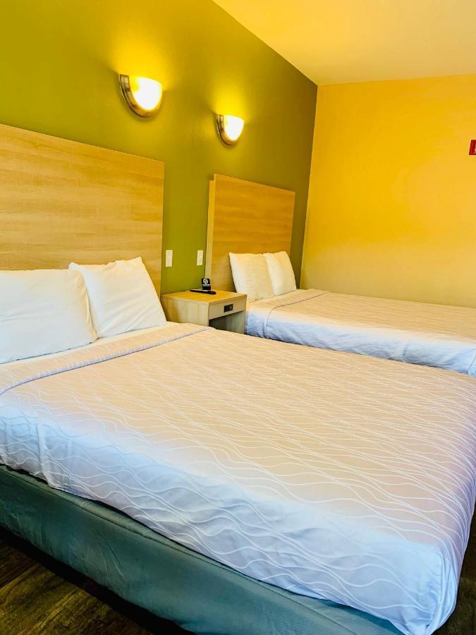 Rusk Weston Inn & Suites מראה חיצוני תמונה